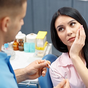 patient with jaw pain 